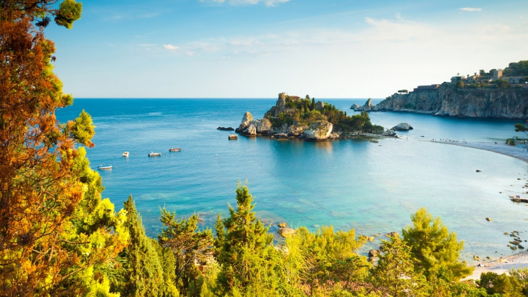 Bandiere blu alle spiagge più belle: prima Liguria, Sardegna al settimo posto. Giusto così?