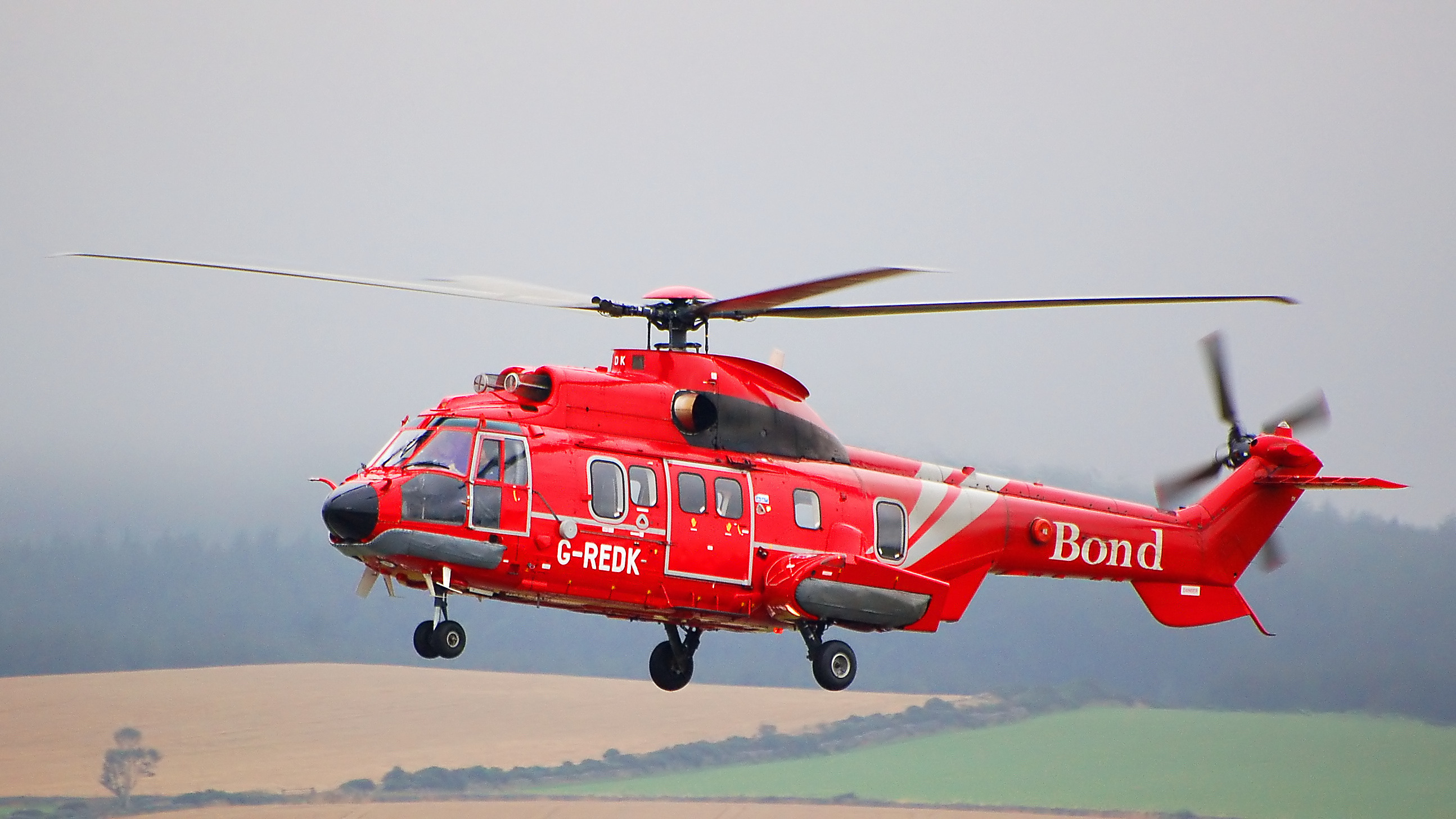 Una coppia di “SuperPuma” per aggredire e domare gli incendi