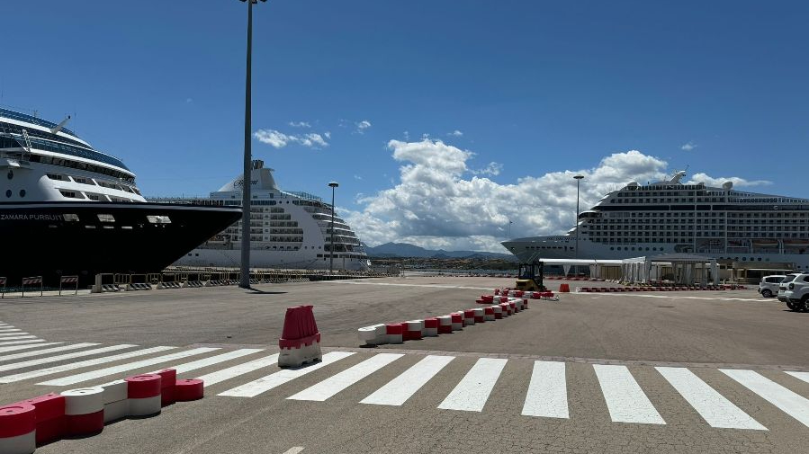 Una domenica bestiale: tre navi da crociera, 4 mila turisti in giro per la Gallura. Nell’intera giornata 15mila passeggeri