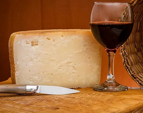 Esportazione di prodotti sardi: calo a fine 2023, quest’anno ok formaggi e vino, boom dell’olio