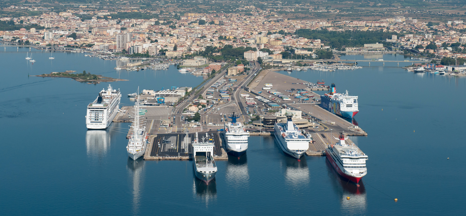Porti 2024,  prevale il segno più. Boom di crocieristi (540mila su 684mila a Cagliari), Olbia primo per passeggeri (3,7 milioni)