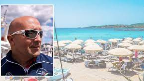 La rabbia dei balneari: “Lavoriamo sul mare, ci metteranno in mezzo a una strada”