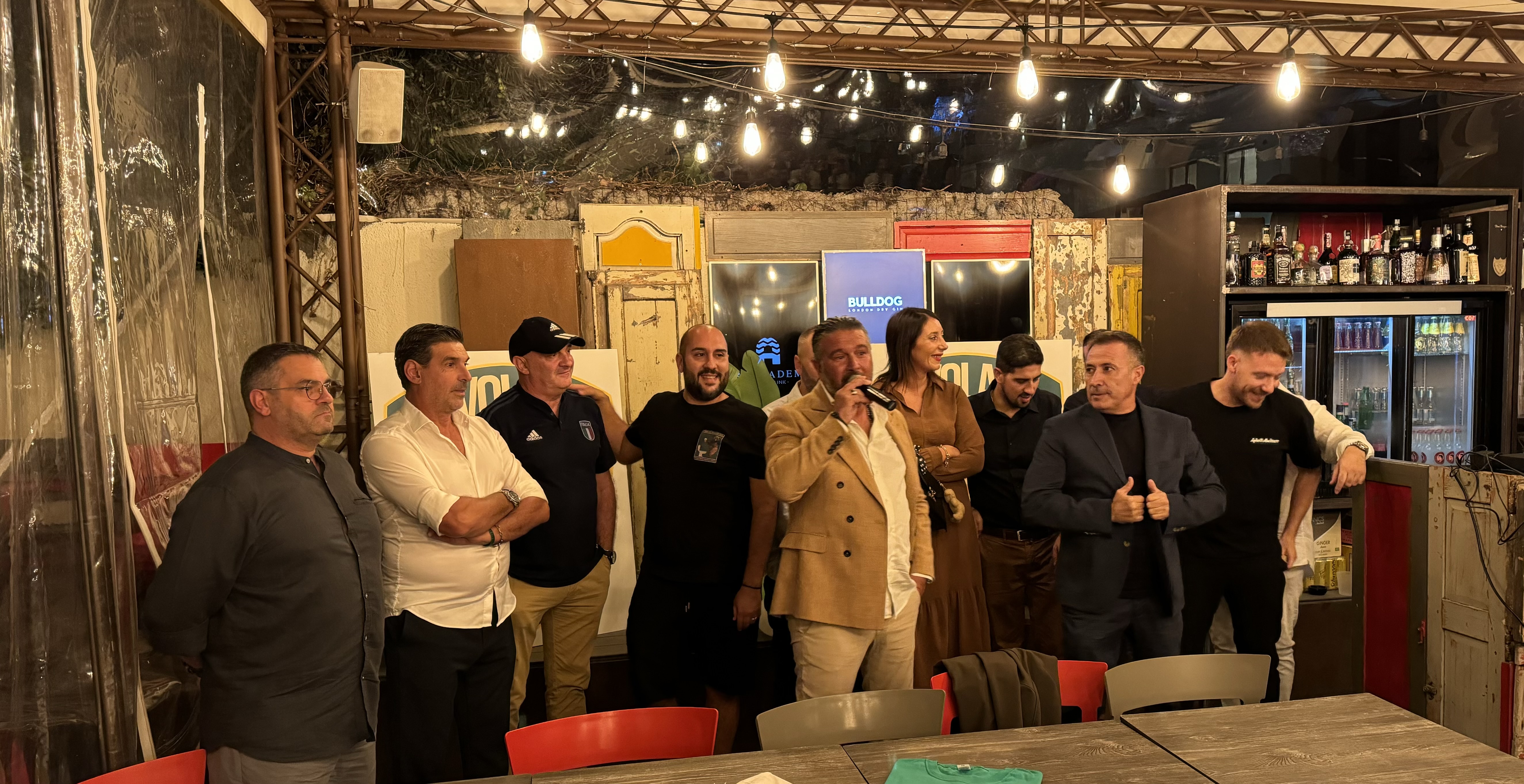 Il Tavolara risorge con un bagno di olbiesità. Dirigenti vecchi e nuovi per il rilancio. In porta Van der Want, l’olandese di Olbia