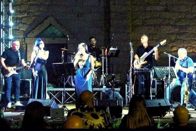 Telti, mix di emozioni autunnali in collina: buon vino, cibo, artigianato e un omaggio musicale a Vittorio Inzaina