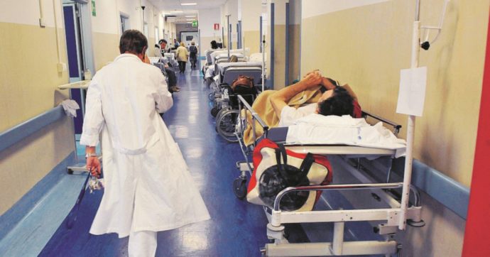 “Volevamo andare nella sala d’attesa della Guardia medica, e ci hanno detto di aspettare al bar…”