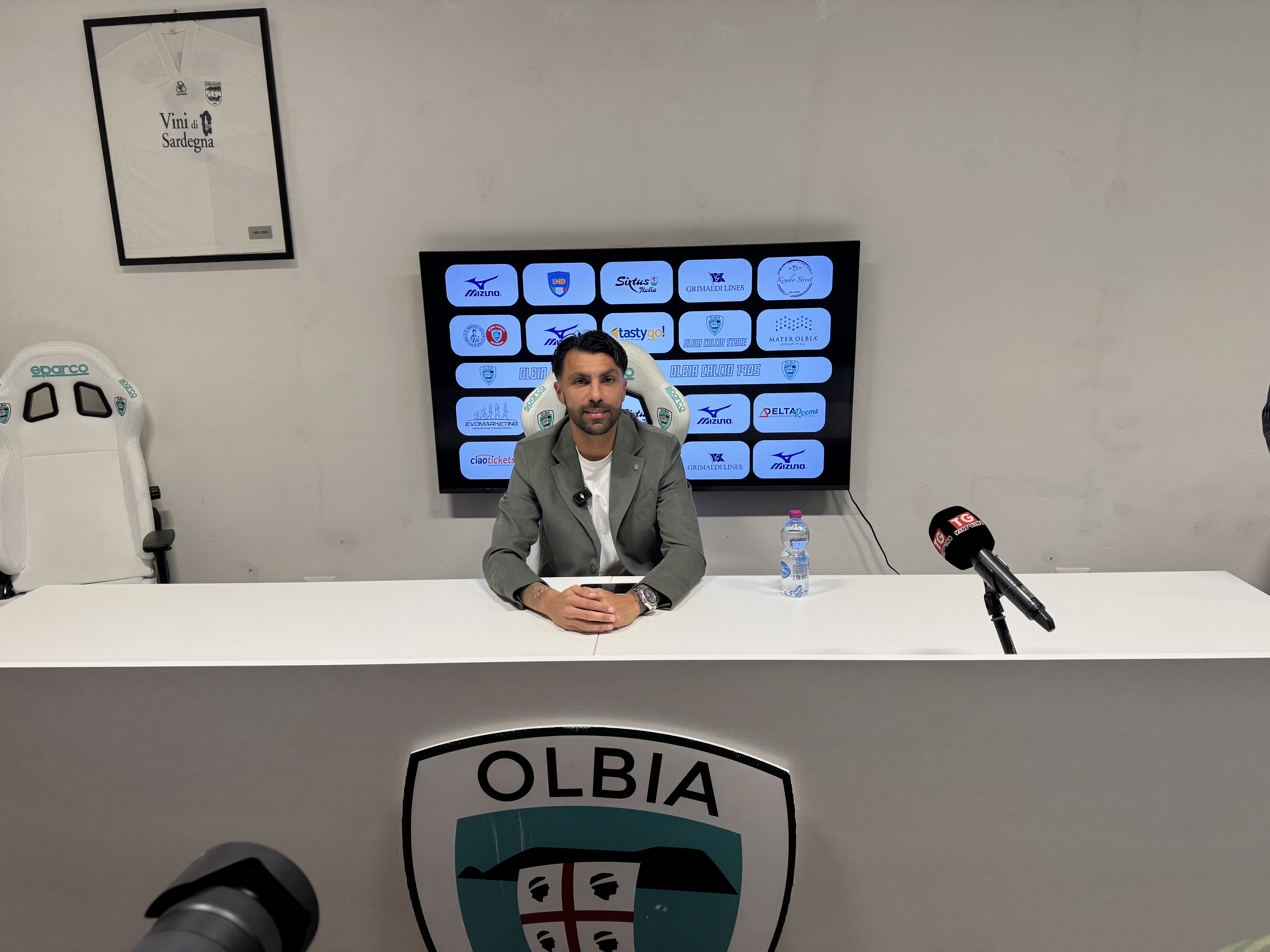 Gonzalez: “Il reparto da potenziare? La testa dei miei ex compagni. Ragatzu? Ci ho parlato oggi, siamo vicinissimi all’accordo”