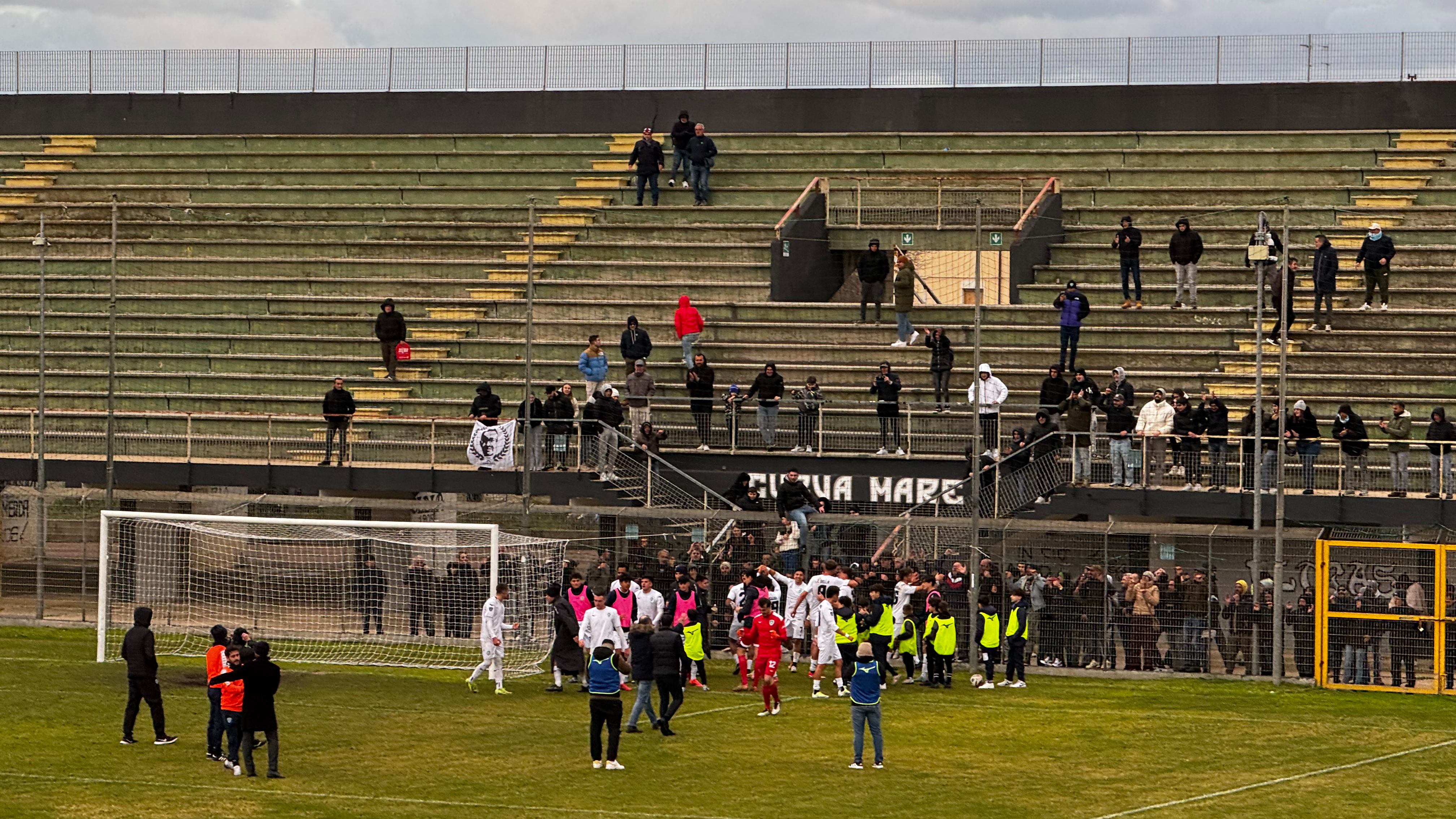 Olbia, tre biscottini per rendere il Latte più Dolce. Grande prova di carattere, dopo due ribaltoni. Gol decisivo di Costanzo all’ultimo respiro