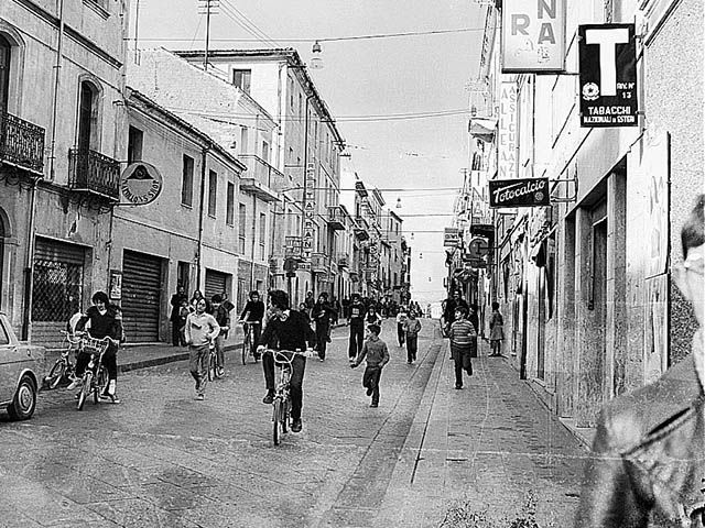 Olbia anni ’70: lo sviluppo tumultuoso di una cittadina “inclusiva” di appena 20mila abitanti