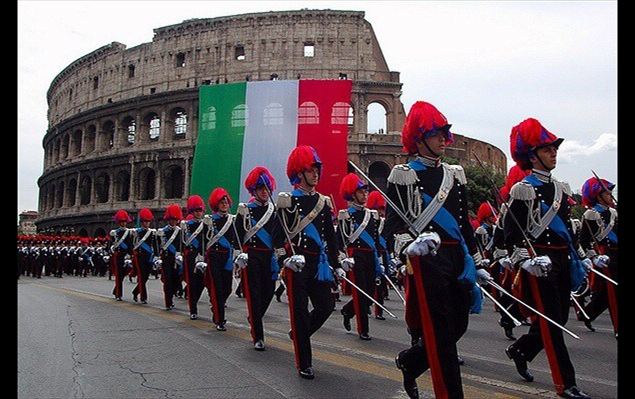 Spese militari, una proposta: perché non far confluire nel ministero della Difesa i vigili urbani, le guardie carcerarie e le bande musicali?