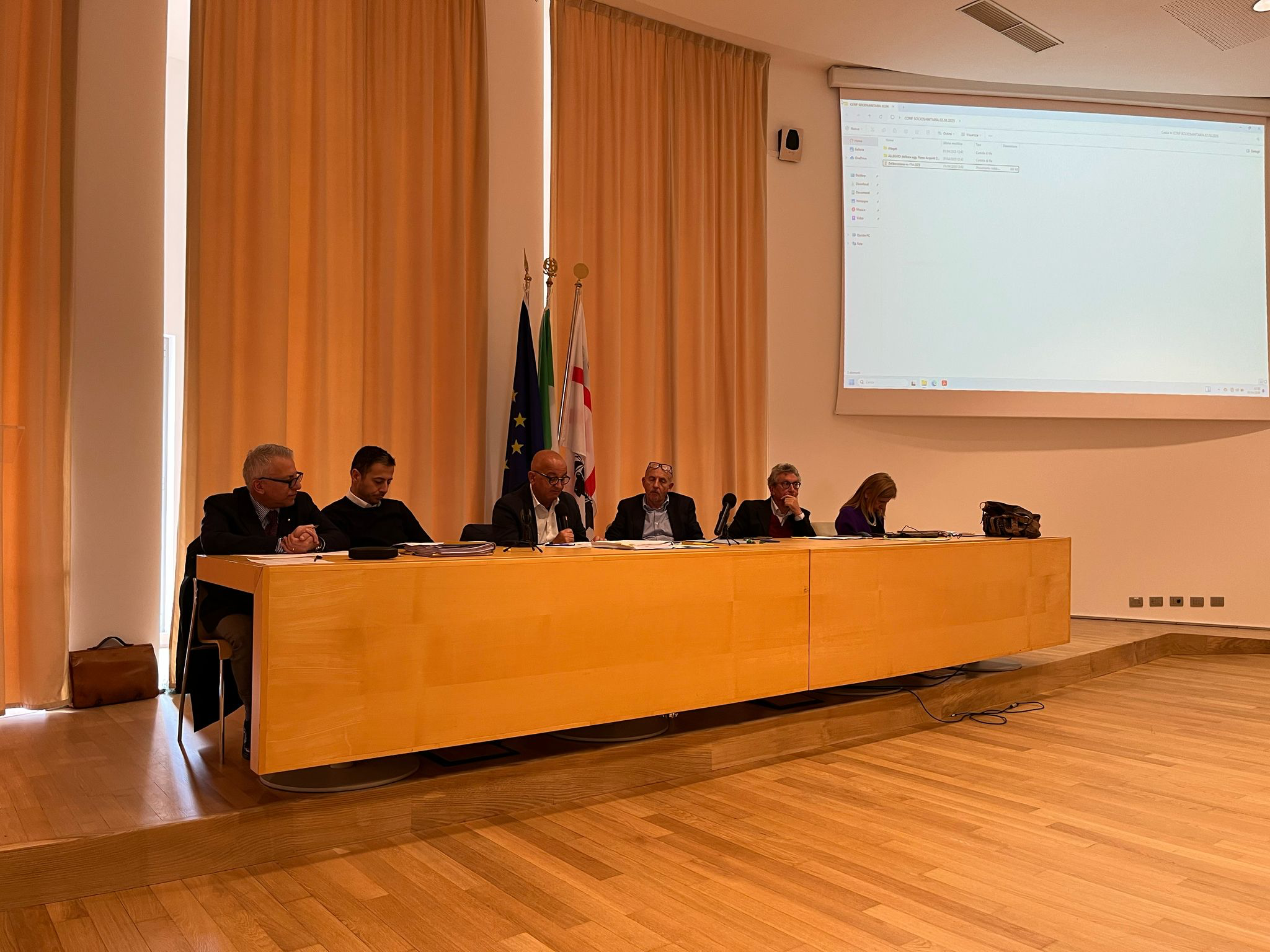 Sanità al collasso: sindaci galluresi infuriati contro il direttore dell’Asl che contesta e diserta l’incontro: “Procedura illegittima”