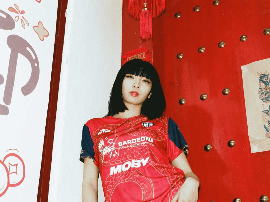 Cagliari, la Cina è vicina. La maglietta speciale “Heritage” verrà indossata domani al “Meazza” contro l’Inter