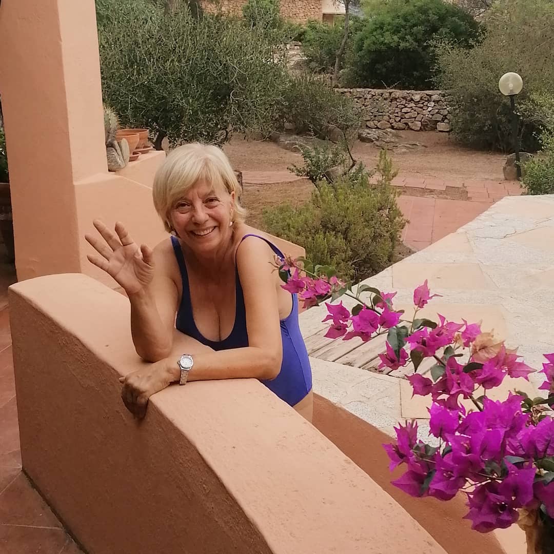 Ciao Maria Grazia Pianezzi, la prof gentile che ha illuminato i liceali del “Mossa”. E stregato gli… avventori del Piper