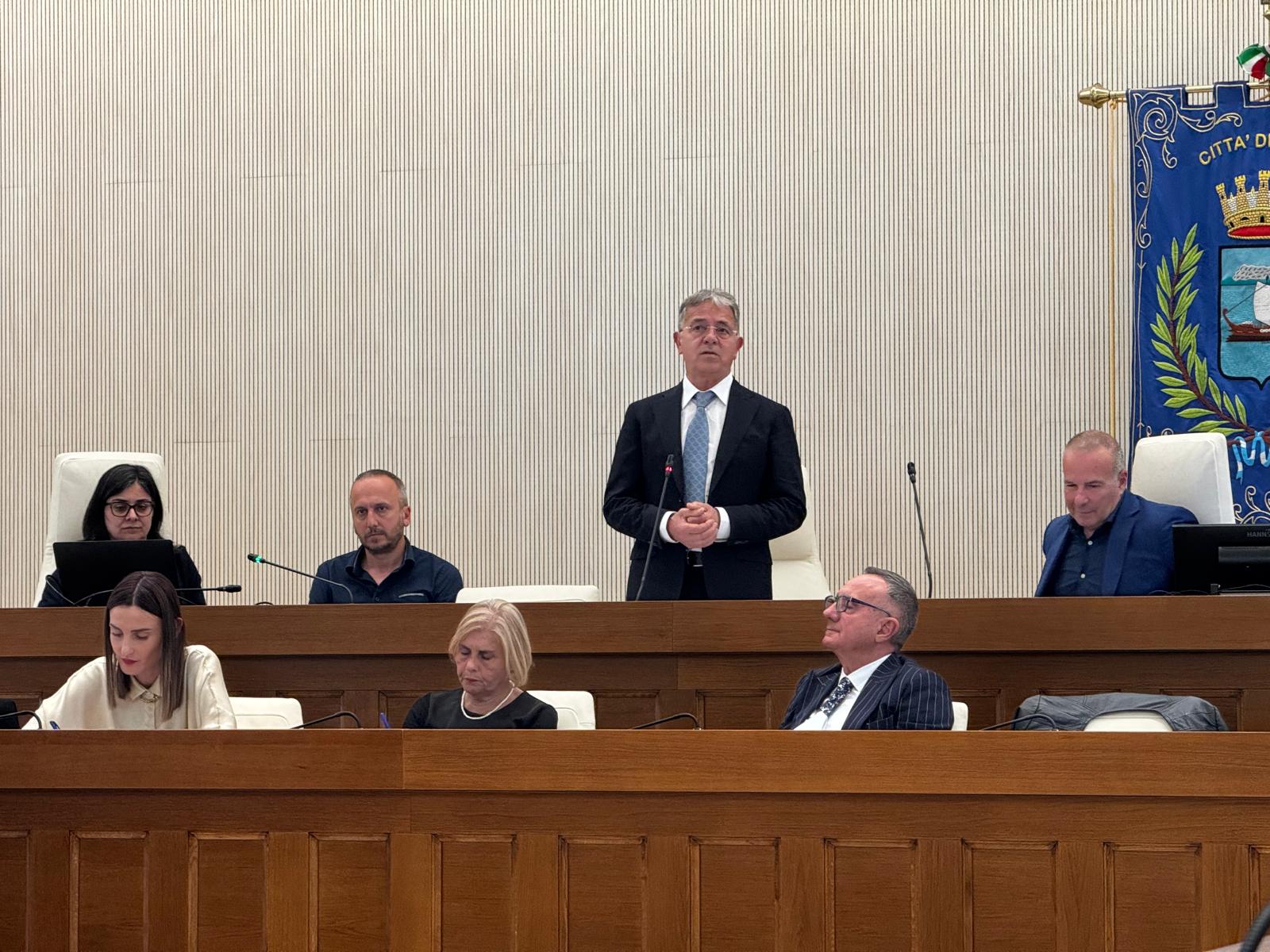 Ecco il Puc: dopo 40 anni sparisce Costa Turchese, il centrodestra esulta. Il Pd dice no a un hotel di lusso a Pittulongu. Nizzi al cloroformio, mai polemico