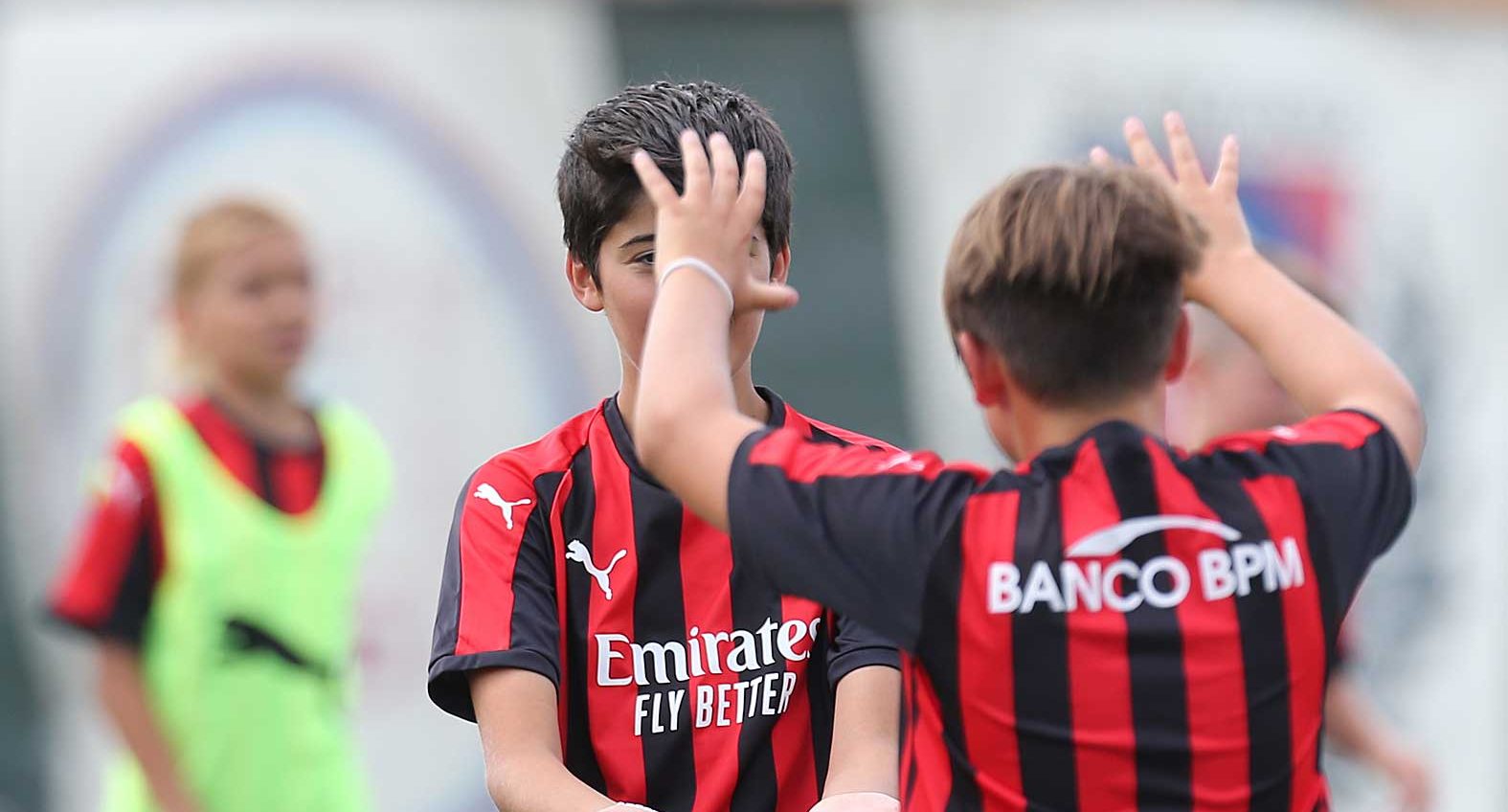 La “cantera” del Milan (ragazzi dai 6 ai 15 anni) farà tappa a Golfo Aranci