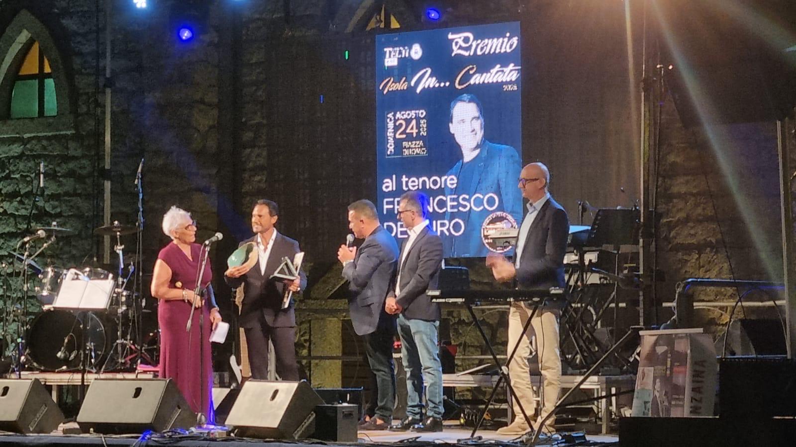 Premio Inzaina: tre giorni di emozioni,  musica e progetti per il futuro di Telti. Francesco Demuro superstar