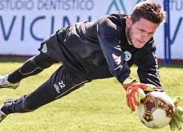 L’Olbia corteggia Van der Want (ci lavorano anche i tifosi), ma il suo rientro non è scontato. Confermato l’arrivo di Putzu in difesa. 3-2 per l’Ilva nell’amichevole (un altro gol di Staffa e Ragatzu)