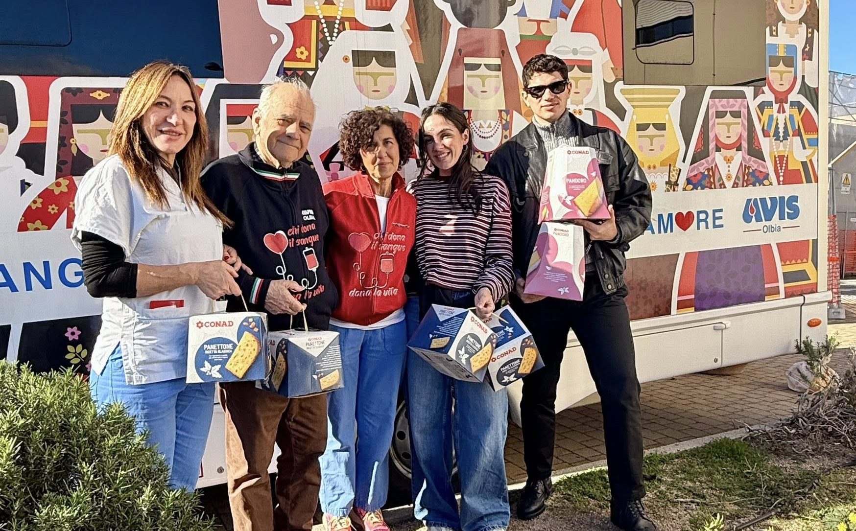Avis: “Inondiamo di rosso l’ospedale”. Da domani e per tutte le feste un panettone a chi donerà il sangue