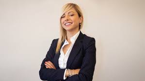 Sempre più francesi nell’isola (350mila nel 2024): aperto un Consolato anche a Olbia. È il secondo  dopo Cagliari