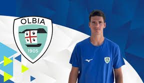 Insubordinazione, assenze, rifiuto di scendere in campo, scontri verbali con lo staff: è rottura tra Olbia e Buschiazzo