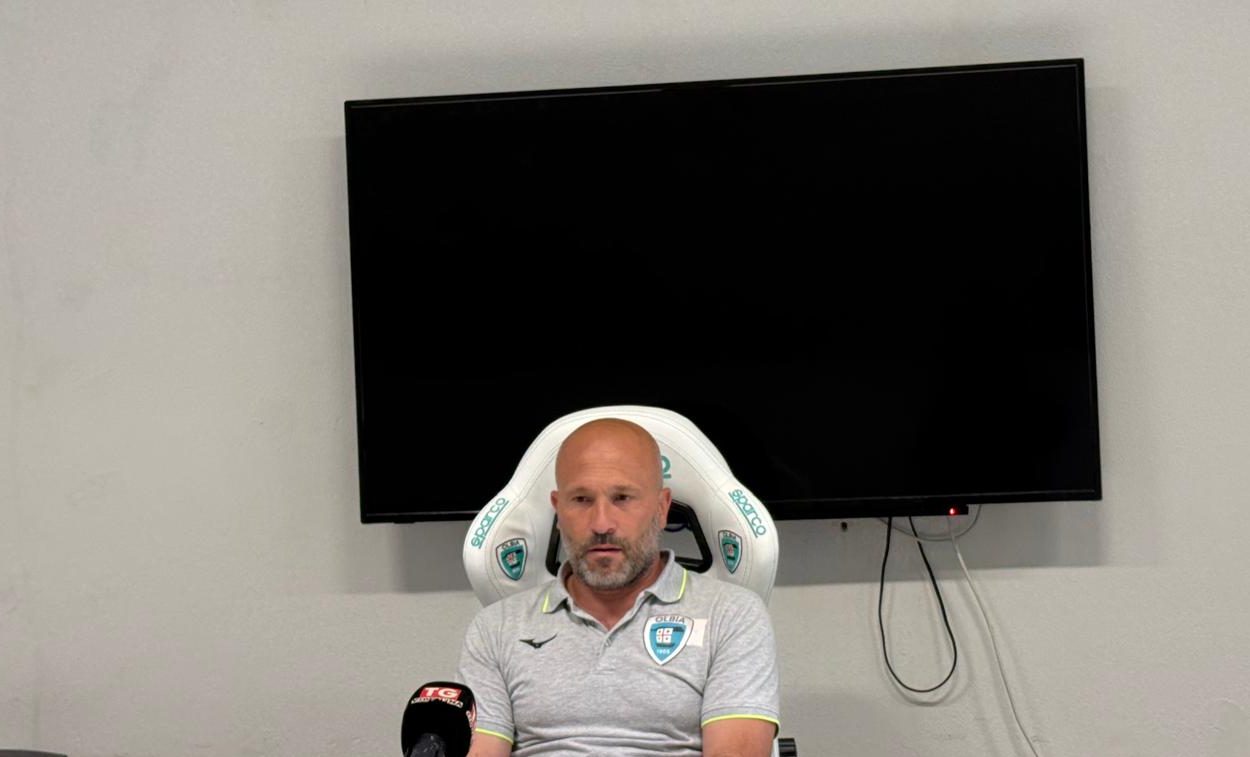 L’Olbia soffre un po’ ma poi  rimonta con merito e dà prova di carattere. Il 3-2 riaccende le speranze. Livieri e Putzu: “Continuiamo così”