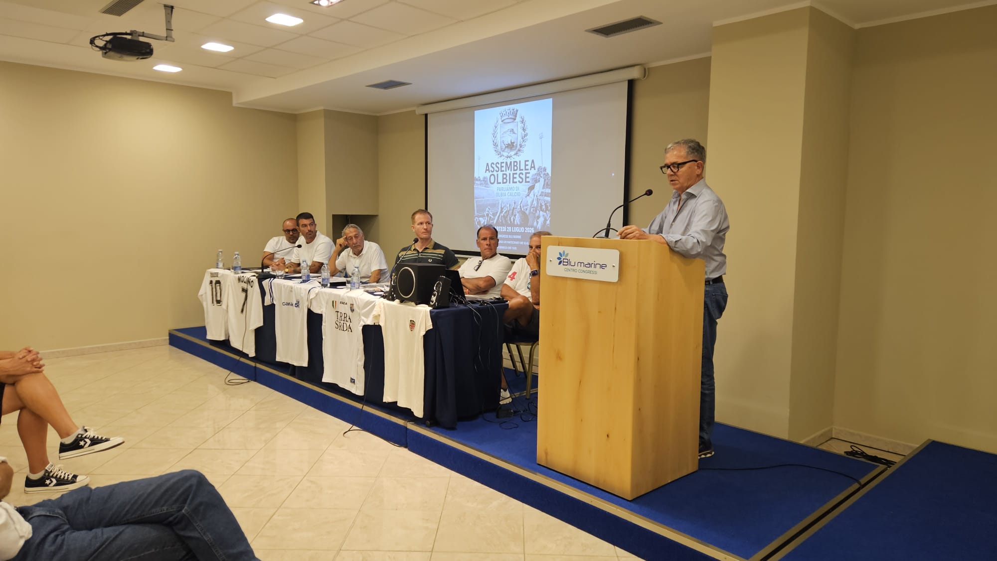 Nasce l’associazione “Forza Olbia”, espressione identitaria di una città e di un club con 120 anni di storia. Accanto ai tifosi di ogni età, i sindaci di Olbia e Loiri