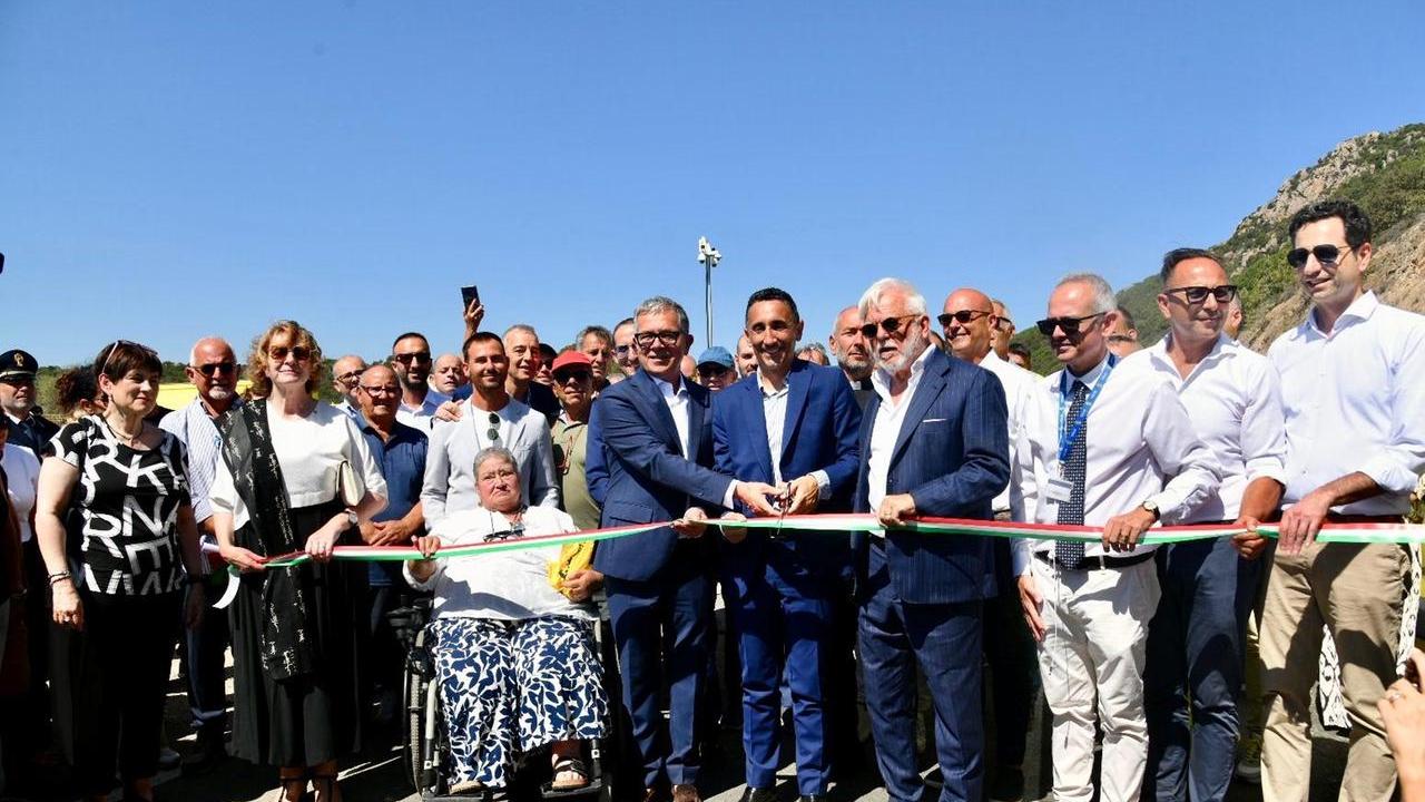 Monte Pino, finalmente (13 anni dalla strage con 3 vittime). Meriti, passerelle elettorali, sorrisi a gogo e musi lunghi (!)